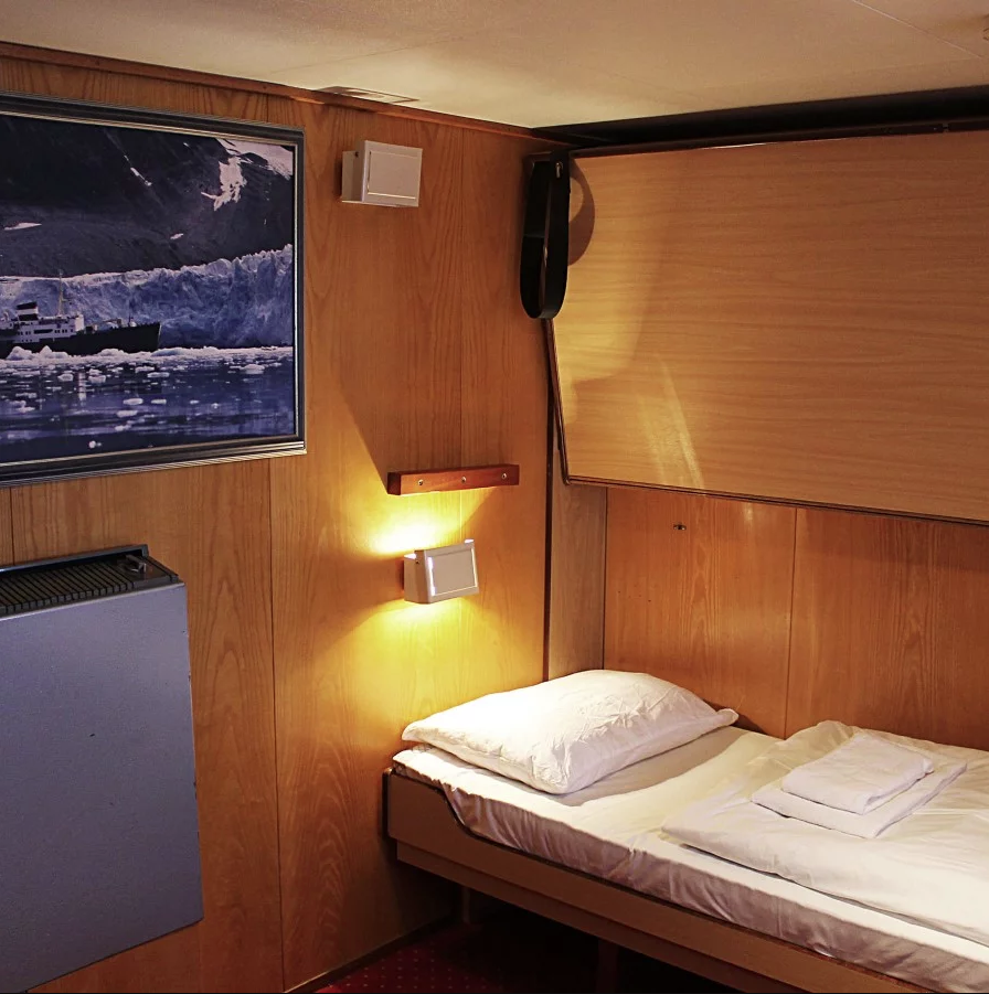 Hurtigruten MS Nordstjernen polar inside middle deck for 2 travllers a.png
